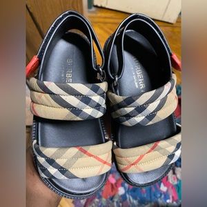 Little Girls Burberry sandals Size 29